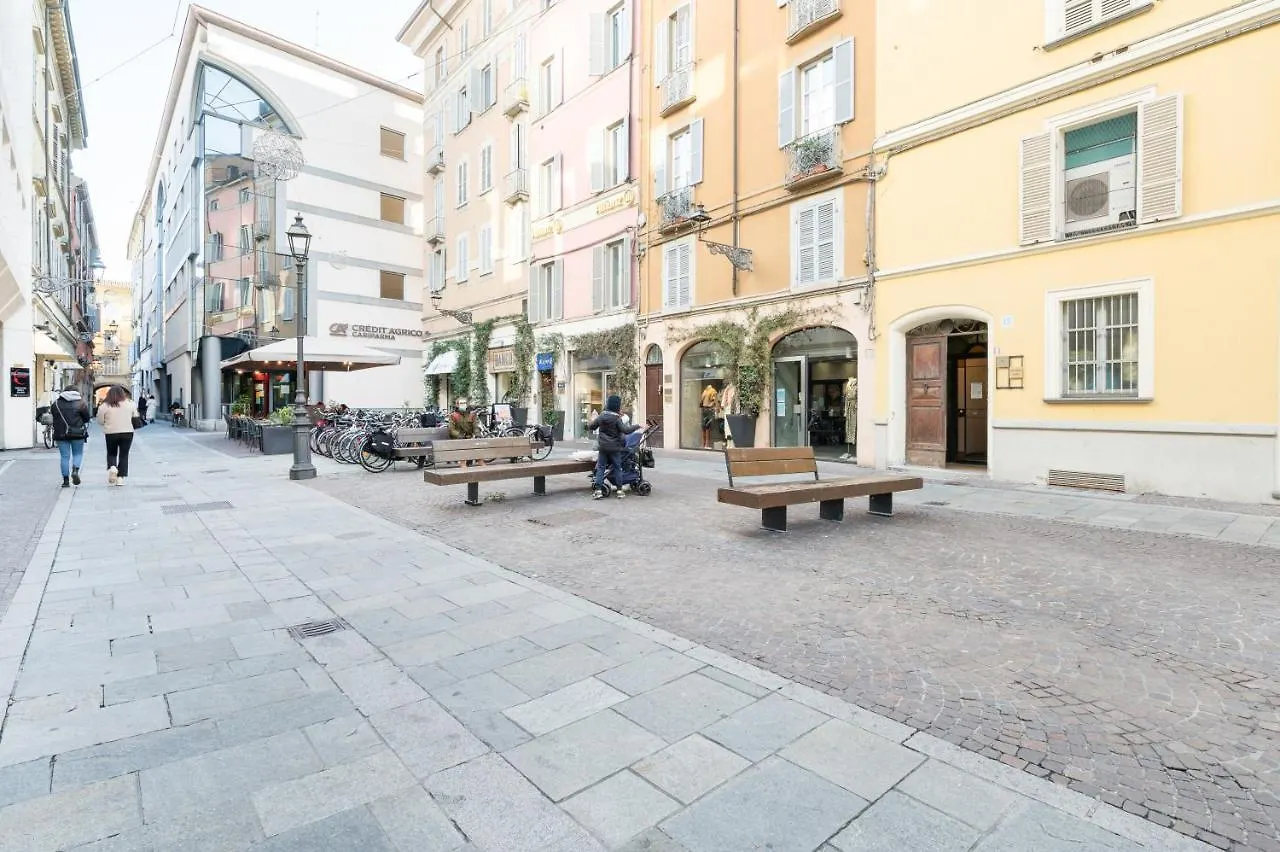 Raffinato Apt Vicino A Piazza Garibaldi X5 0*, Parma Italy